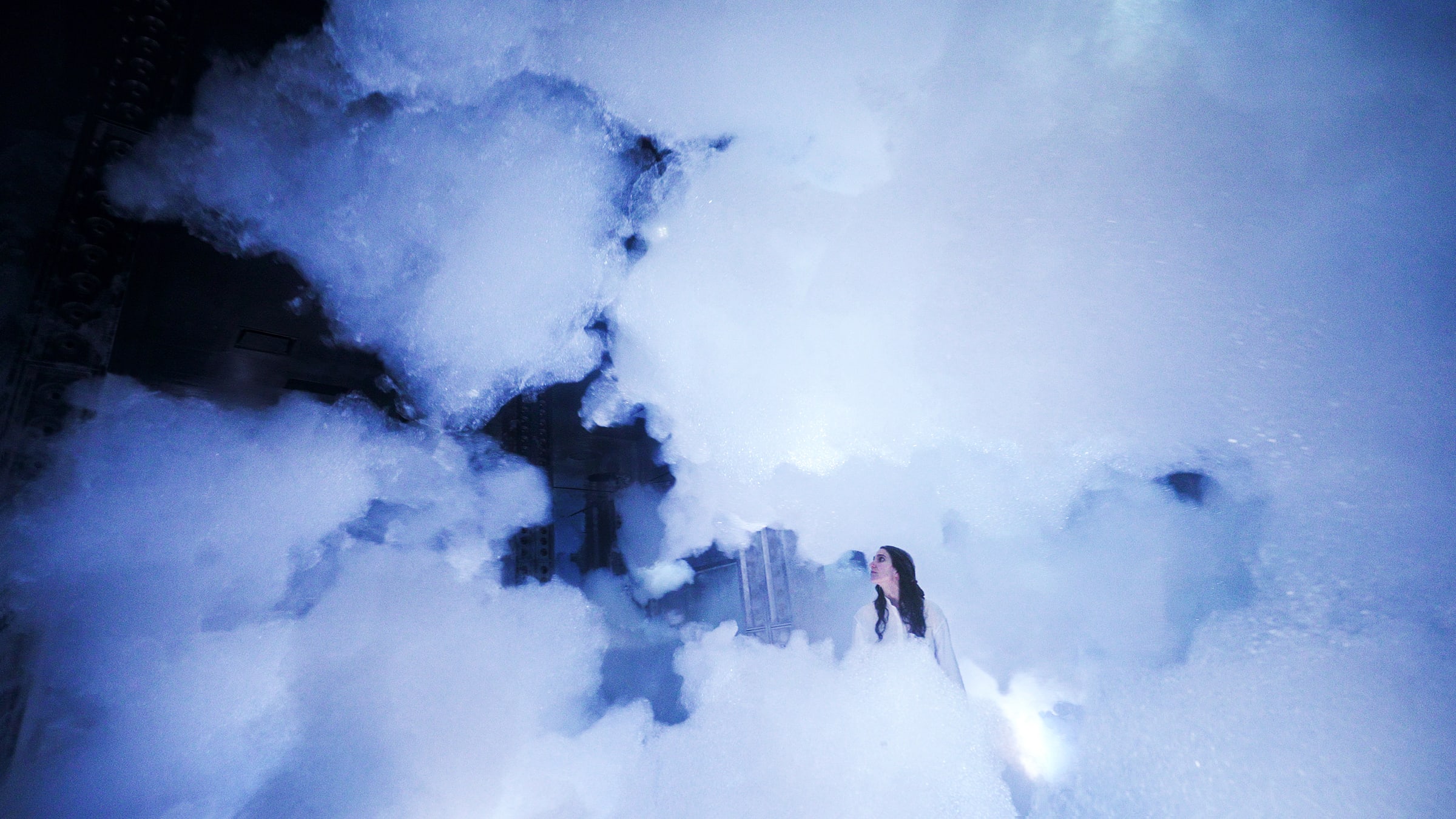 teamLab, Massless Clouds Between Sculpture and Life, 2020. Installation view of 'Every Wall is a Door', Superblue Miami, 2021. Sound: teamLab. © teamLab. Courtesy of Pace Gallery, New York City, Geneva, Hong Kong, London, Palm Beach, Palo Alto, and Seoul.